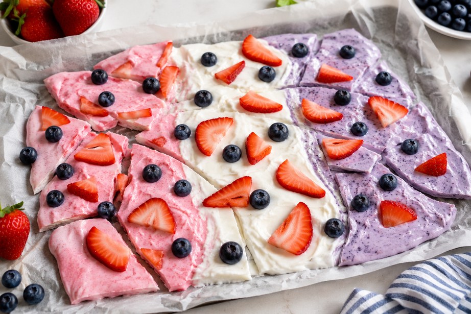 red white and blueberry frozen yogurt bark